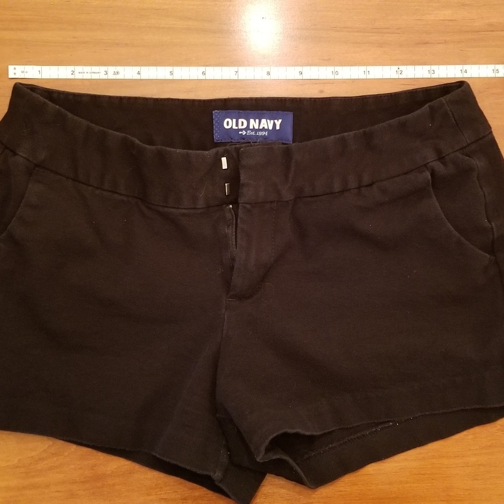 Women's size 6 black Old Navy shorts